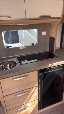 Küchen Knaus Südwind 450 FU Black Selection Sofort verfügbar