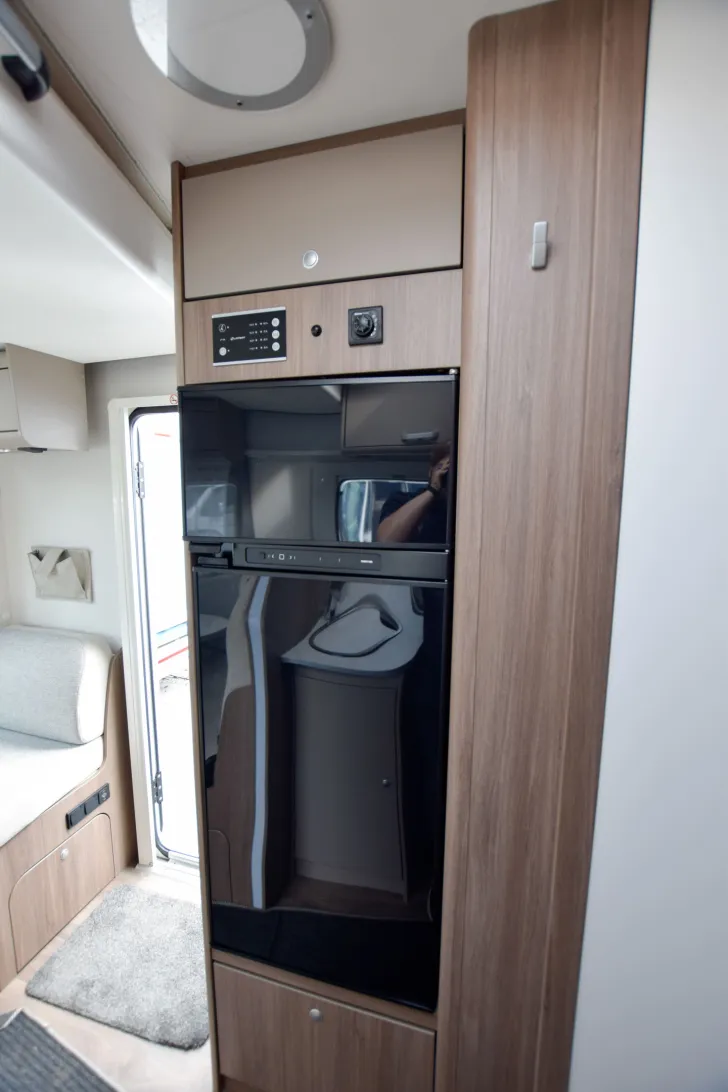 Fahrzeugbild Carado T447 pro+ *Hubbett* #14