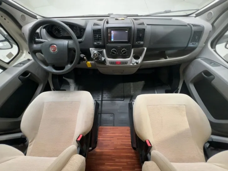 Fahrzeugbild Carthago Chic C-Line T3.8/Festbett/Garage/Klima/Solar/AHK #5