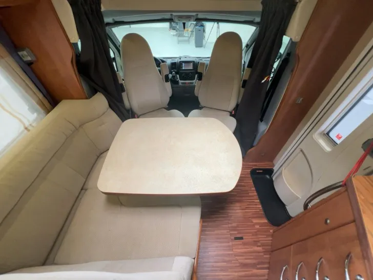 Fahrzeugbild Carthago Chic C-Line T3.8/Festbett/Garage/Klima/Solar/AHK #8