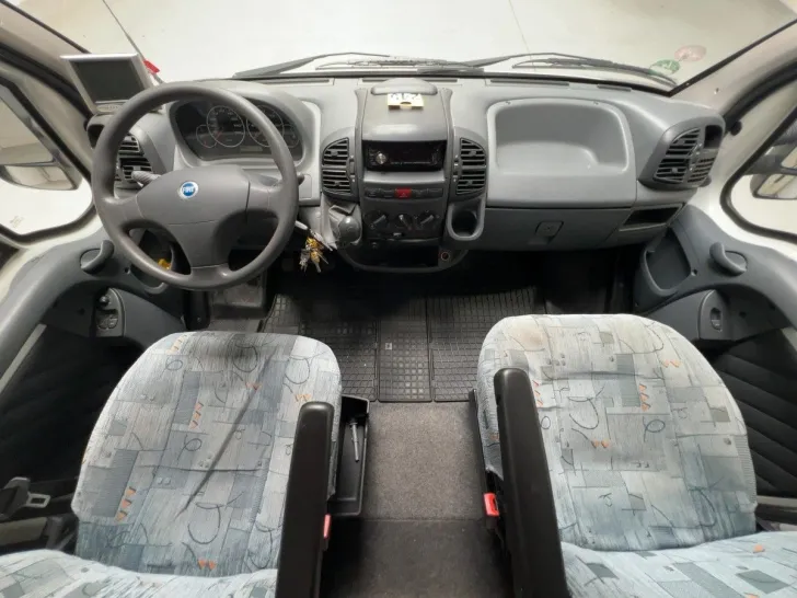 Fahrzeugbild Rotec 5850 TI/Festbett/Garage/Solar/SAT #7