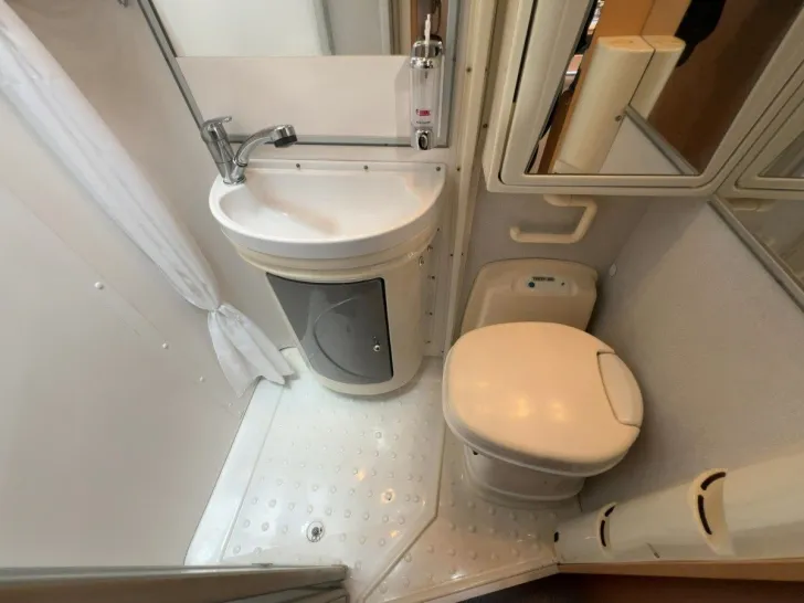 Fahrzeugbild Rotec 5850 TI/Festbett/Garage/Solar/SAT #15