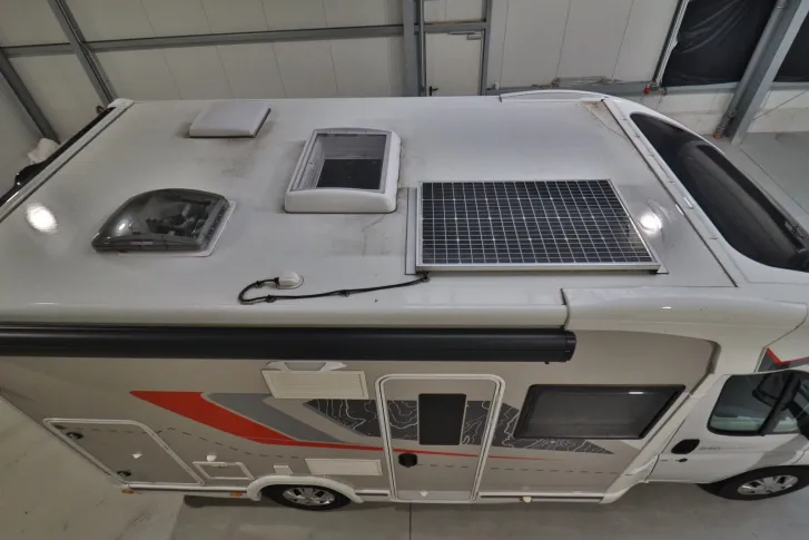 Fahrzeugbild Challenger 250 EtapeEdition/Hubbett/FacetoFace/Garage/Solar #5