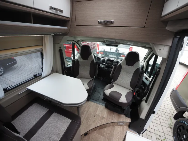 Fahrzeugbild Pössl Roadcruiser Revolution, el. Hubbett + Längsbett #13