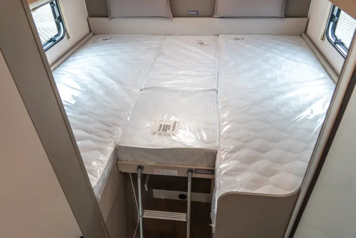 Fahrzeugbild LMC Tracer 730 EL *Mj.26*Hubbett*Einzelb.*Winterpack #13
