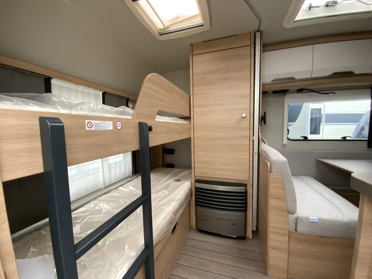 Fahrzeugbild Knaus Südwind 540 FDK Black Selection Garagenklappe rechts + links #3