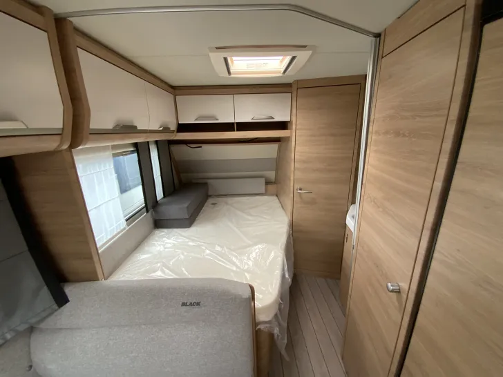 Fahrzeugbild Knaus Südwind 540 FDK Black Selection Garagenklappe rechts + links #5