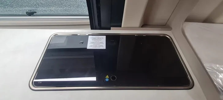 Fahrzeugbild Carado pro CV 602 Längsbetten/Automatik/ Rahmenfenster #16