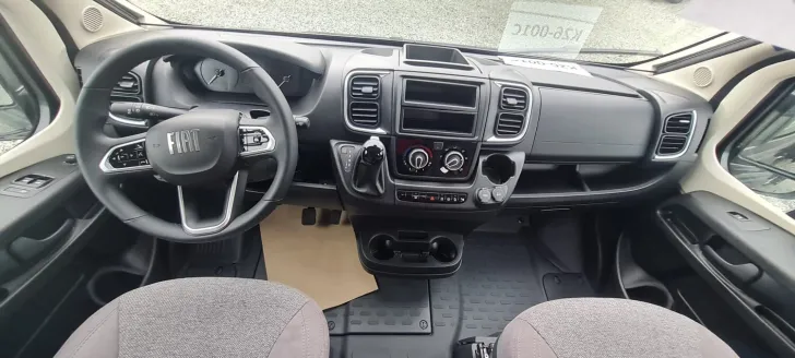 Fahrzeugbild Carado pro CV 602 Längsbetten/Automatik/ Rahmenfenster #18