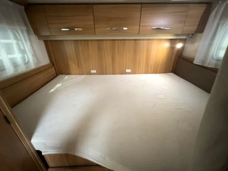 Fahrzeugbild Chausson Flash 01/Festbett/Garage/Klima/Markise #11