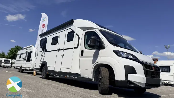 Seitlich Bürstner Signature SFT 7.0