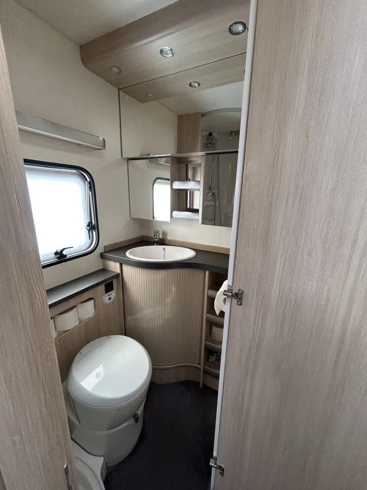 Fahrzeugbild Hobby DE LUXE EDITION 545 KMF Mover, Klima, Solar, Markise, #4