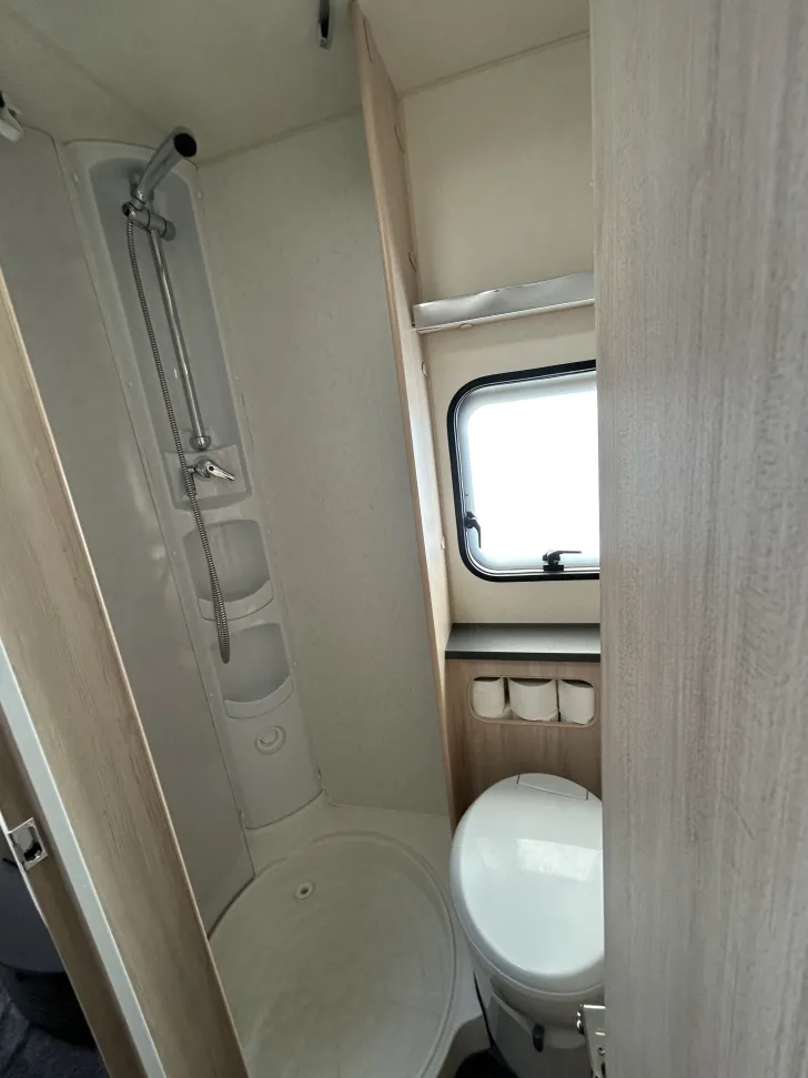 Fahrzeugbild Hobby DE LUXE EDITION 545 KMF Mover, Klima, Solar, Markise, #9