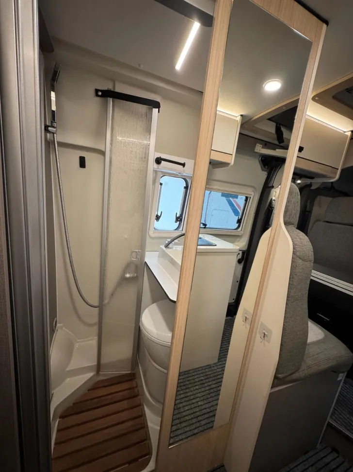 Fahrzeugbild Ahorn Camp Van 620 Plus-Aufstelldach-Automatik-Mwst #30