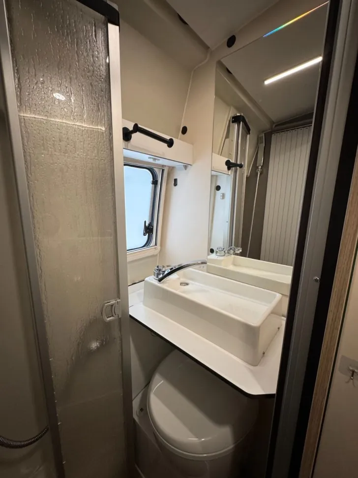 Fahrzeugbild Ahorn Camp Van 620 Plus-Aufstelldach-Automatik-Mwst #31