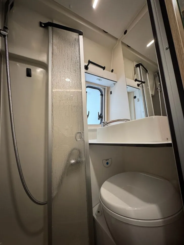 Fahrzeugbild Ahorn Camp Van 620 Plus-Aufstelldach-Automatik-Mwst #33
