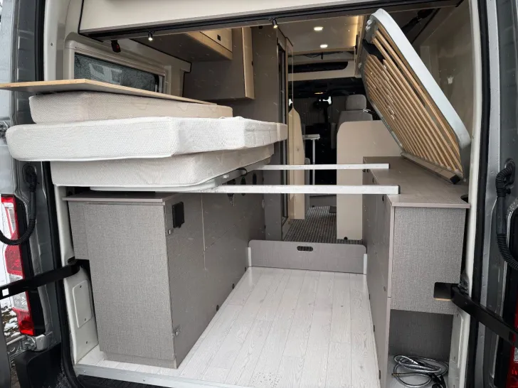 Fahrzeugbild Ahorn Camp Van 620 Plus-Aufstelldach-Automatik-Mwst #36