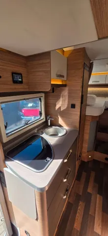 Fahrzeugbild Weinsberg CaraCompact MB Suite MEG Pepper-1.H-Distr-Luftfe #31