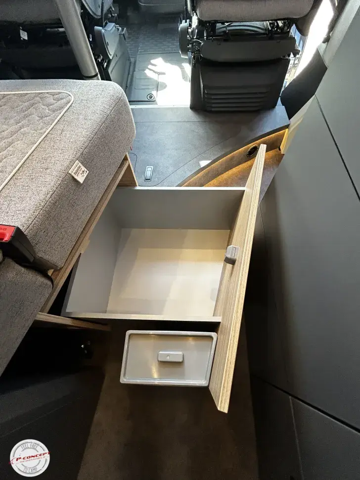 Fahrzeugbild Malibu Van First Class - Two Rooms 640 LE RB charming GT skyview 2026 Listenpreis: 94.090€ #24
