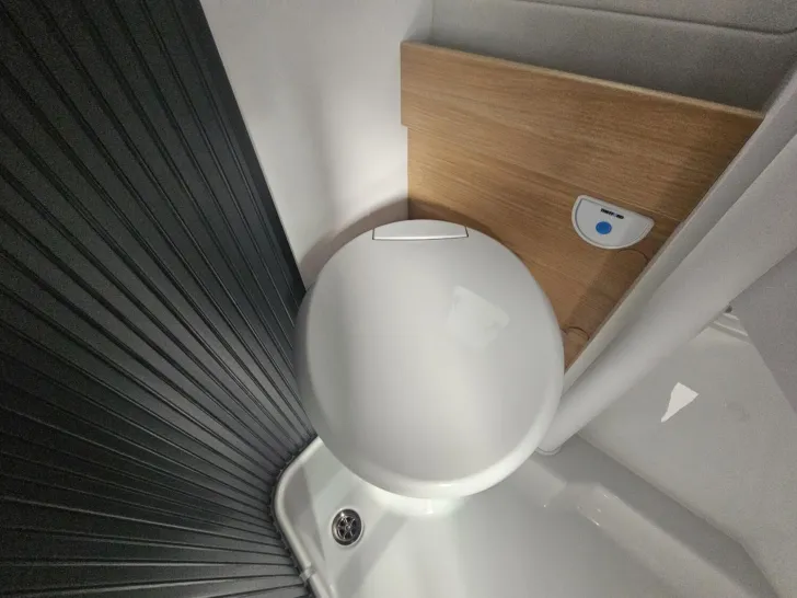 Fahrzeugbild Adria Twin 640 SGX WHITE EDITION Solar Großer Kühlschr #9