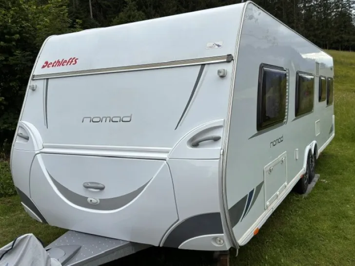 Grundriss Tag Dethleffs Nomad 730 SK mit Vorzelt