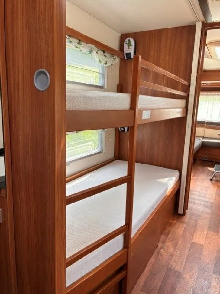 Fahrzeugbild Dethleffs Nomad 730 SK mit Vorzelt #5