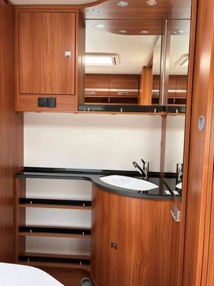 Fahrzeugbild Dethleffs Nomad 730 SK mit Vorzelt #7