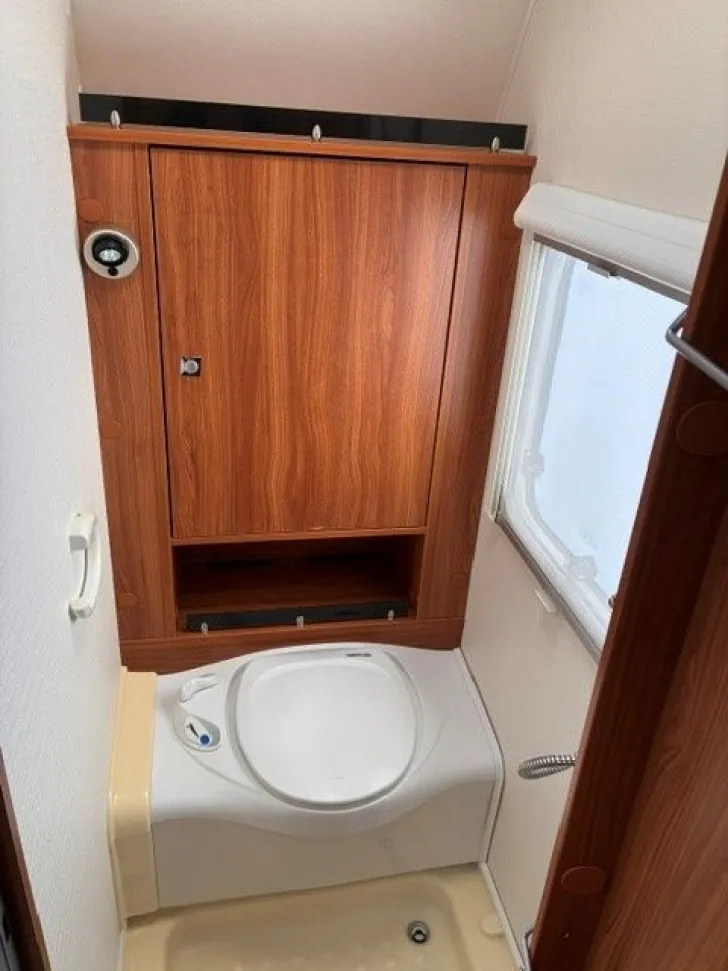 Fahrzeugbild Dethleffs Nomad 730 SK mit Vorzelt #8