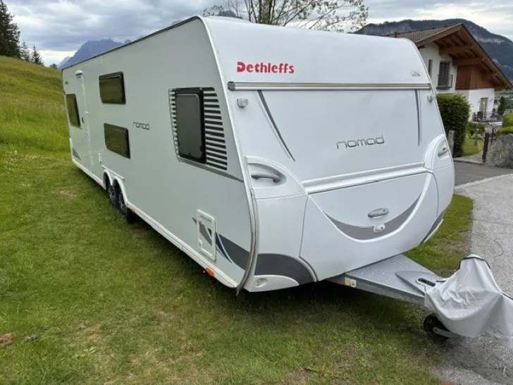 Fahrzeugbild Dethleffs Nomad 730 SK mit Vorzelt #11