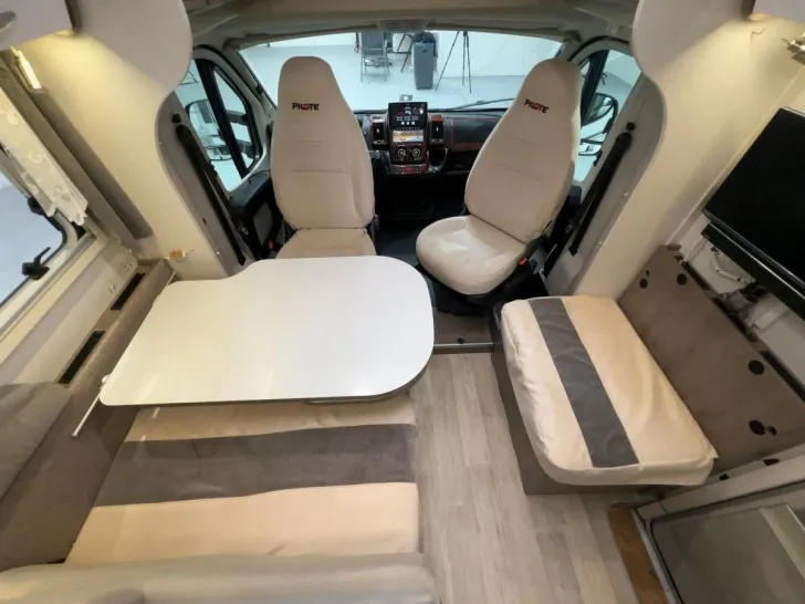 Fahrzeugbild Pilote 740GJ/1.HAND/Einzelbetten/Garage/FINANZIERUNG #8