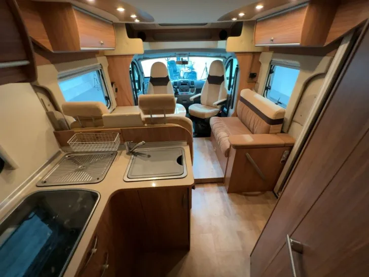 Fahrzeugbild Bürstner Ixeo IT 710 / Festbett+Hubbett/ PREISGARANTIE #9