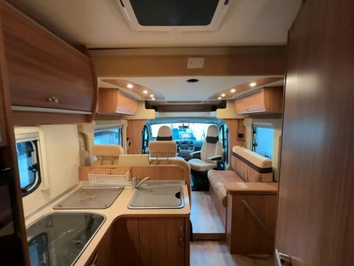 Fahrzeugbild Bürstner Ixeo IT 710 / Festbett+Hubbett/ PREISGARANTIE #10