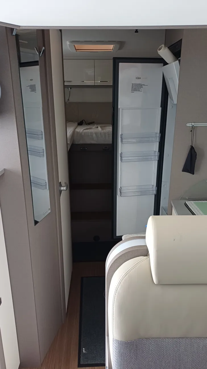 Fahrzeugbild Etrusco T 6900 SB neuwertig / AHK #3