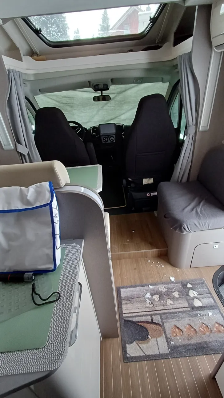 Fahrzeugbild Etrusco T 6900 SB neuwertig / AHK #7