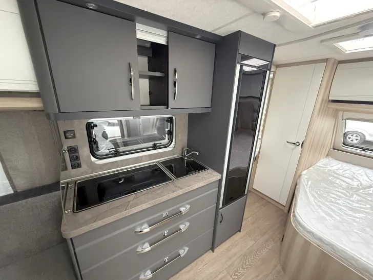 Fahrzeugbild Hobby De Luxe 460 UFe Neufahrzeug 2026 #11