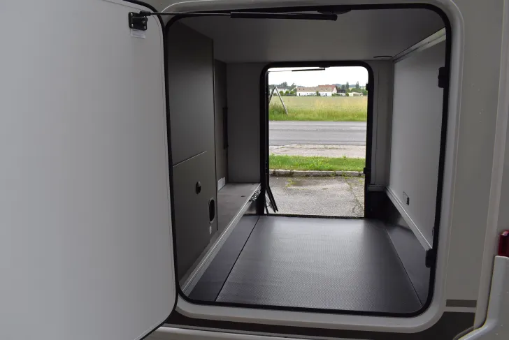 Fahrzeugbild Hymer GT-S 600 Mercedes, Hubbett, 4 Betten #71