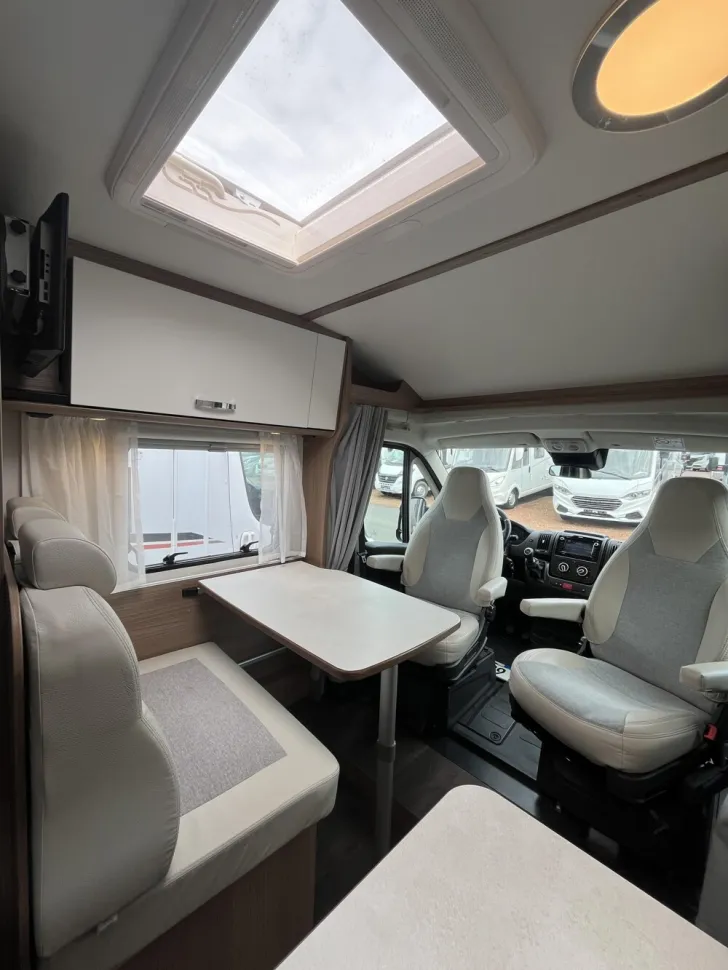 Fahrzeugbild Carado V 337 #8