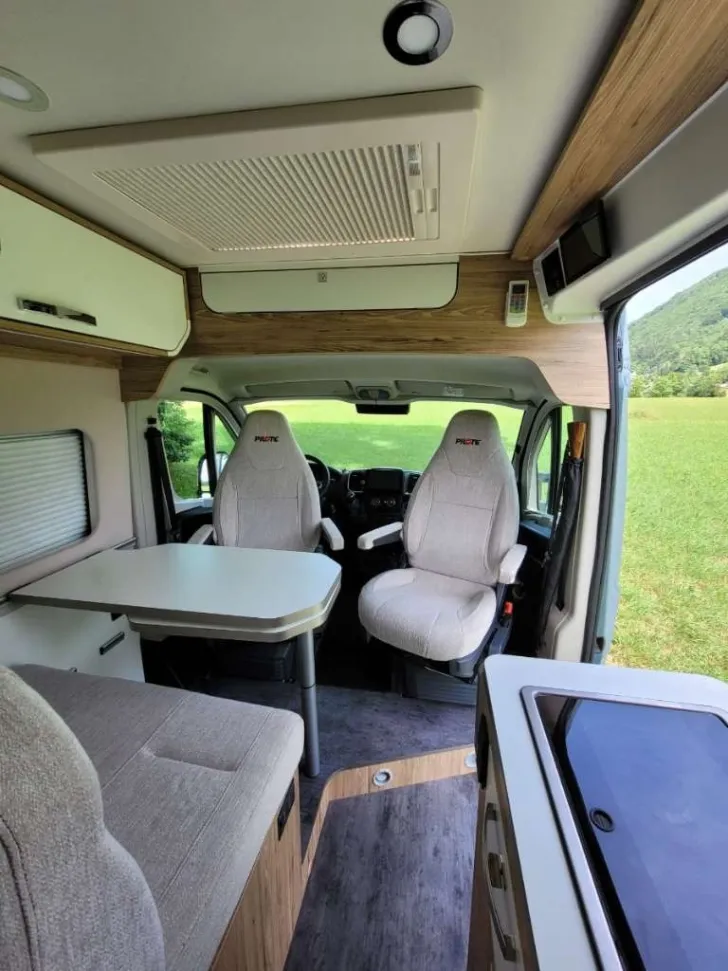 Fahrzeugbild Pilote Van V630J #7