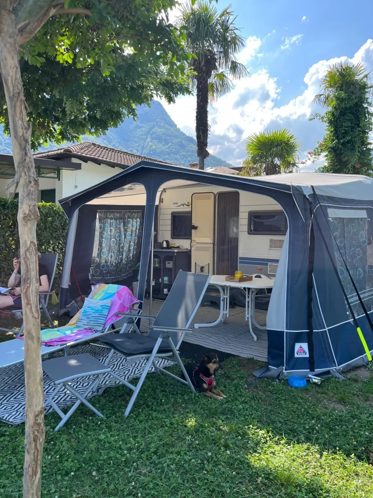Fahrzeugbild Hobby De Luxe 450 mit Vorzelt #11