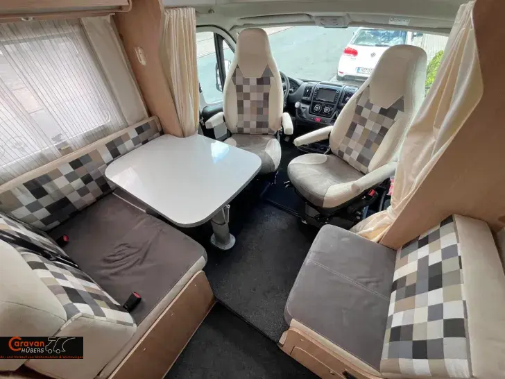 Fahrzeugbild Sunlight T 68 #9