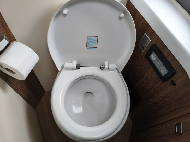 Fahrzeugbild Eura Mobil Integra 890 QB SONDERMODELL "S-P-S" #15
