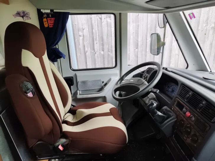Fahrzeugbild Bürstner Elegance sehr gut gepflegt, Garagenmobi #5