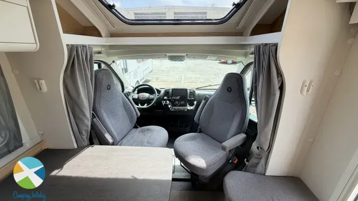 Fahrzeugbild Sunlight T 67S #8
