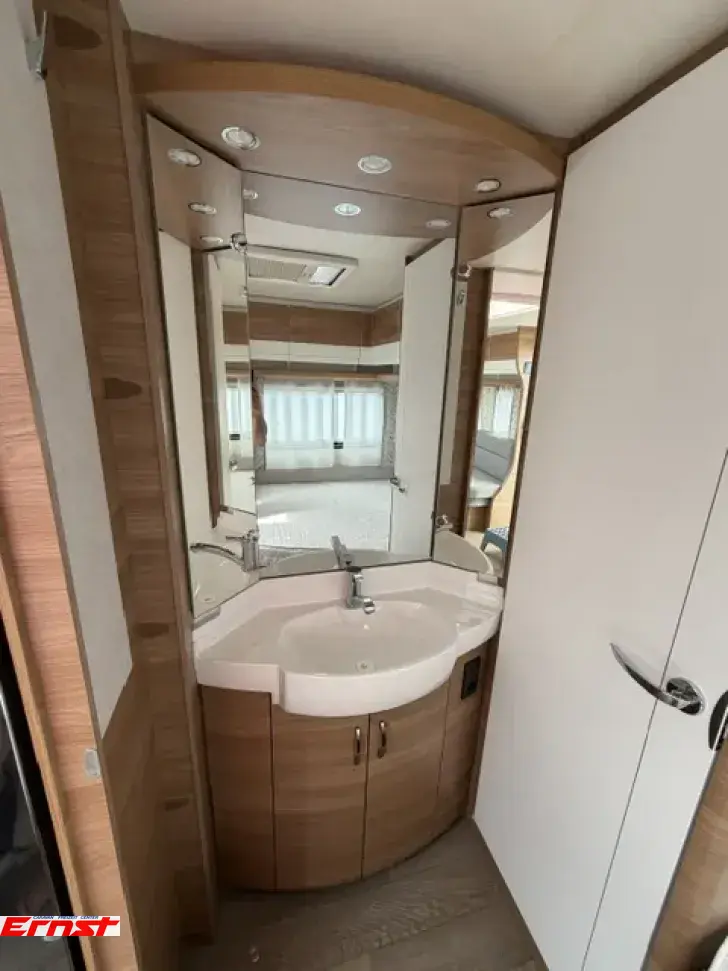 Fahrzeugbild Hobby De Luxe 460 UFe #5