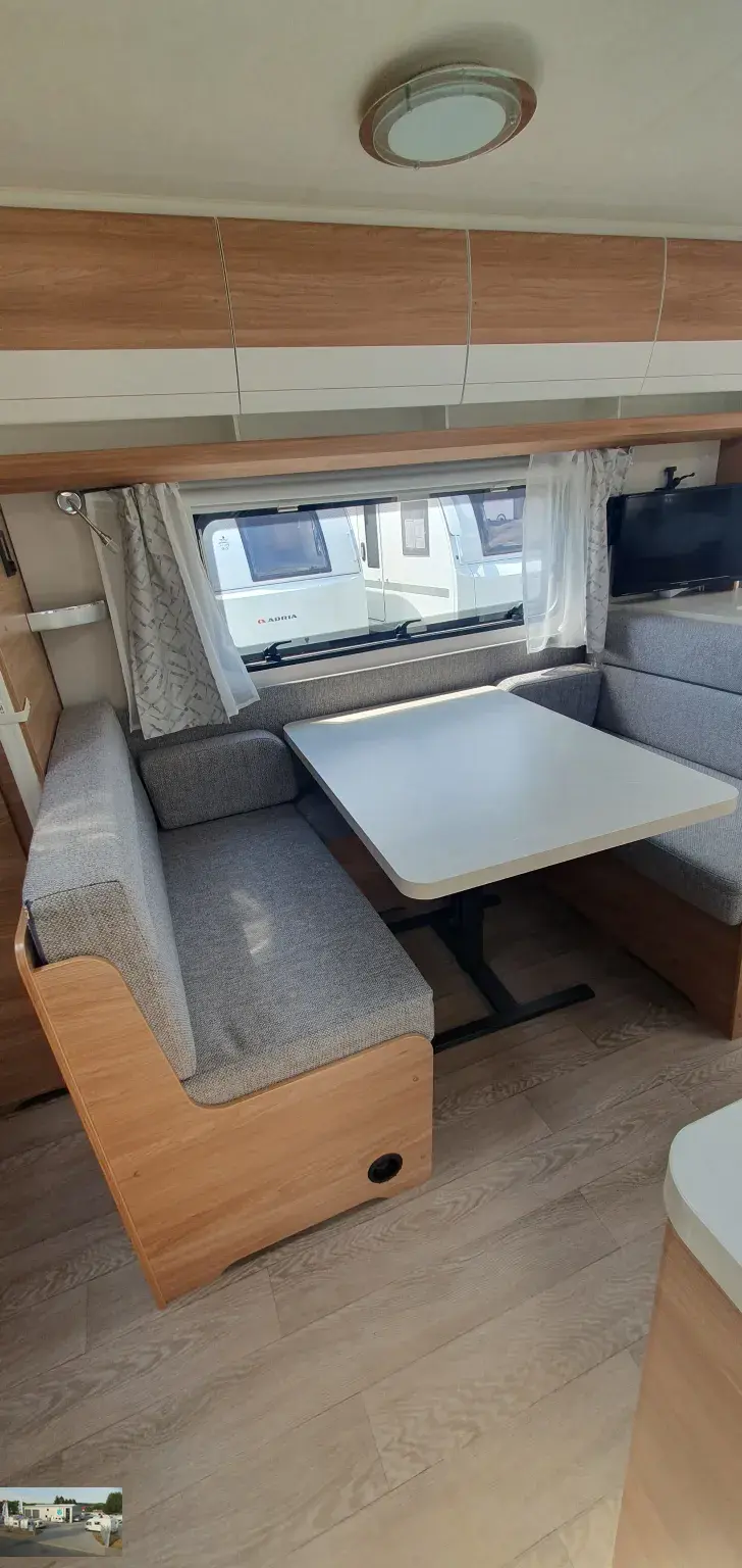 Fahrzeugbild Hobby De Luxe 560 KMFe Nr. 35 - Etagenb., franz. Bett #16