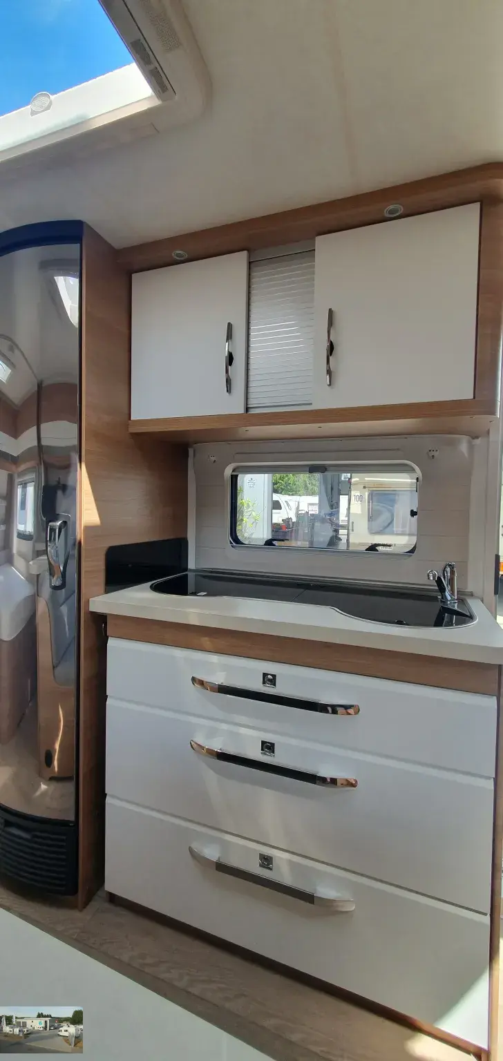 Fahrzeugbild Hobby De Luxe 560 KMFe Nr. 35 - Etagenb., franz. Bett #18