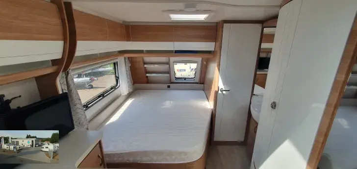 Fahrzeugbild Hobby De Luxe 560 KMFe Nr. 35 - Etagenb., franz. Bett #22