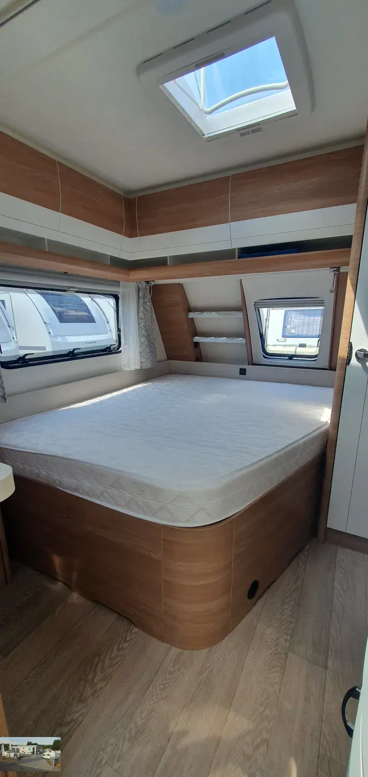 Fahrzeugbild Hobby De Luxe 560 KMFe Nr. 35 - Etagenb., franz. Bett #23