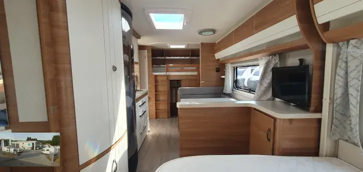 Fahrzeugbild Hobby De Luxe 560 KMFe Nr. 35 - Etagenb., franz. Bett #27