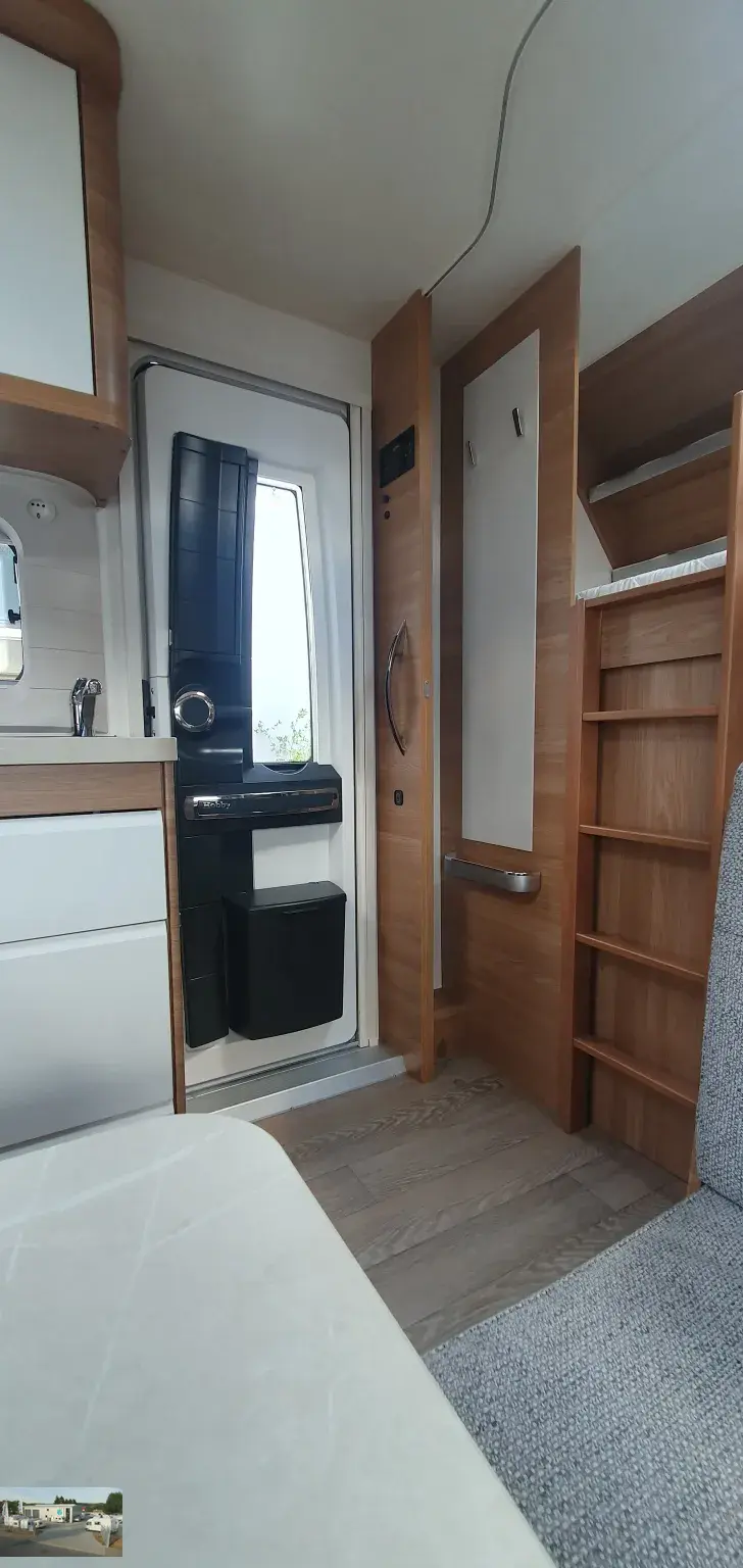 Fahrzeugbild Hobby De Luxe 560 KMFe Nr. 35 - Etagenb., franz. Bett #34